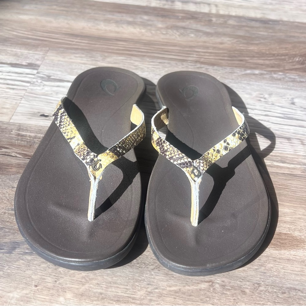 Like New! OluKai Tan and Brown Sandals- Women’s 8.5